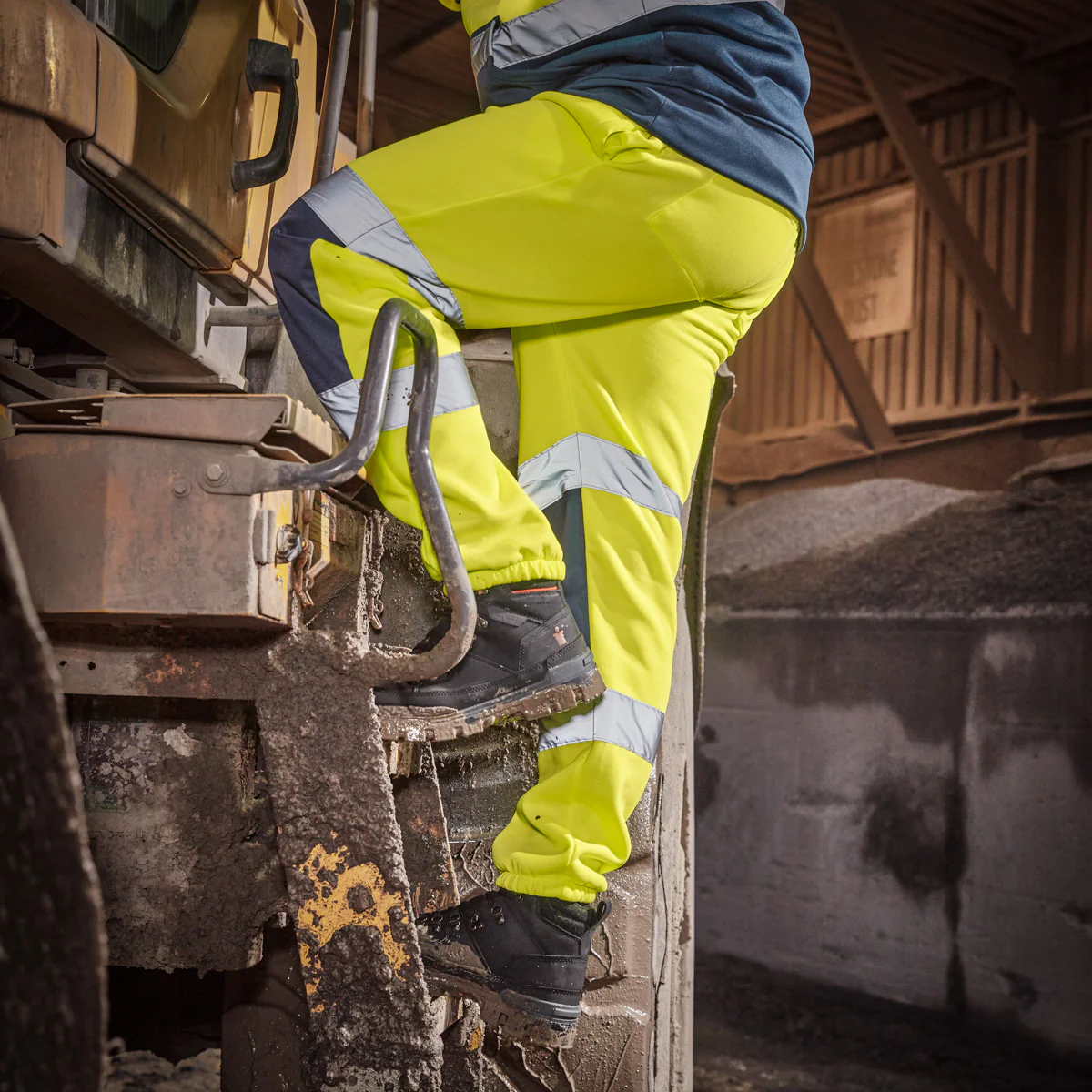 High Visibility Jogger - Image 7